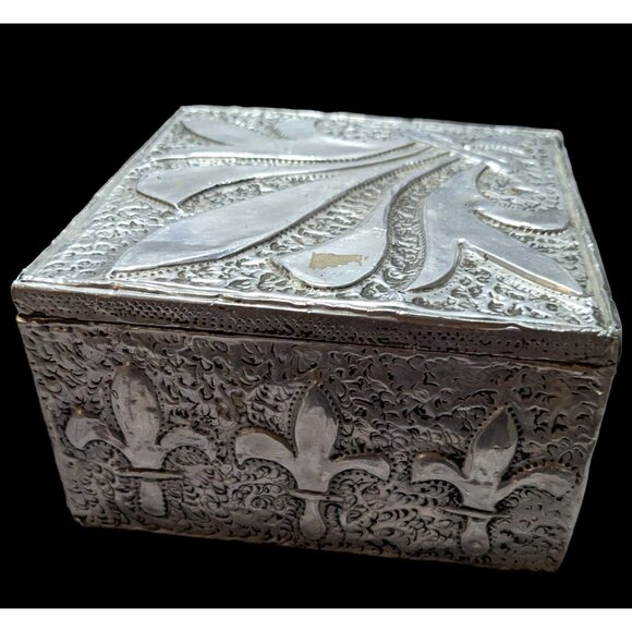 Silver Repousse Fleur De Lis Trinket Box - Picture 4 of 14